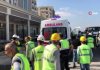 Baret, inşaattan düşen işçinin hayatını kurtardı